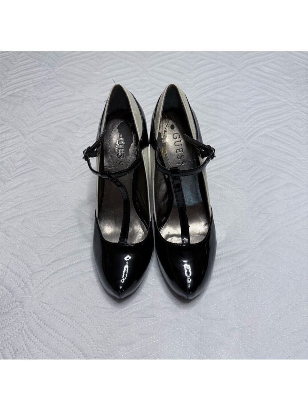 Guess Petra Women’s Black & Cream Patent Leather T-Strap Heel Pump. Size 8 - Picture 2 of 8